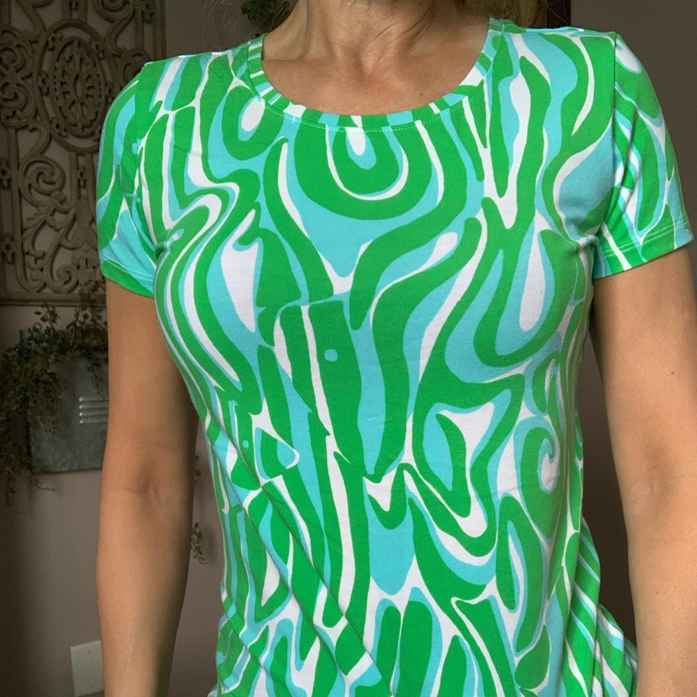 Lilly Pulitzer t shirt xxs. Like new